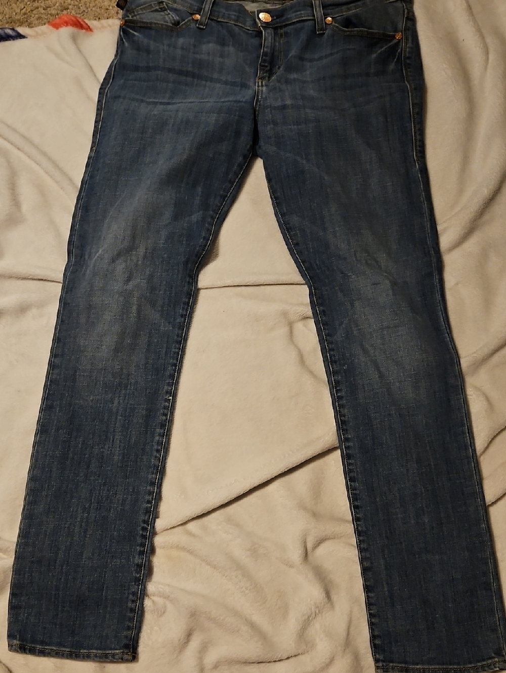Rock & Republic Straight Leg Jeans in Washed Blue